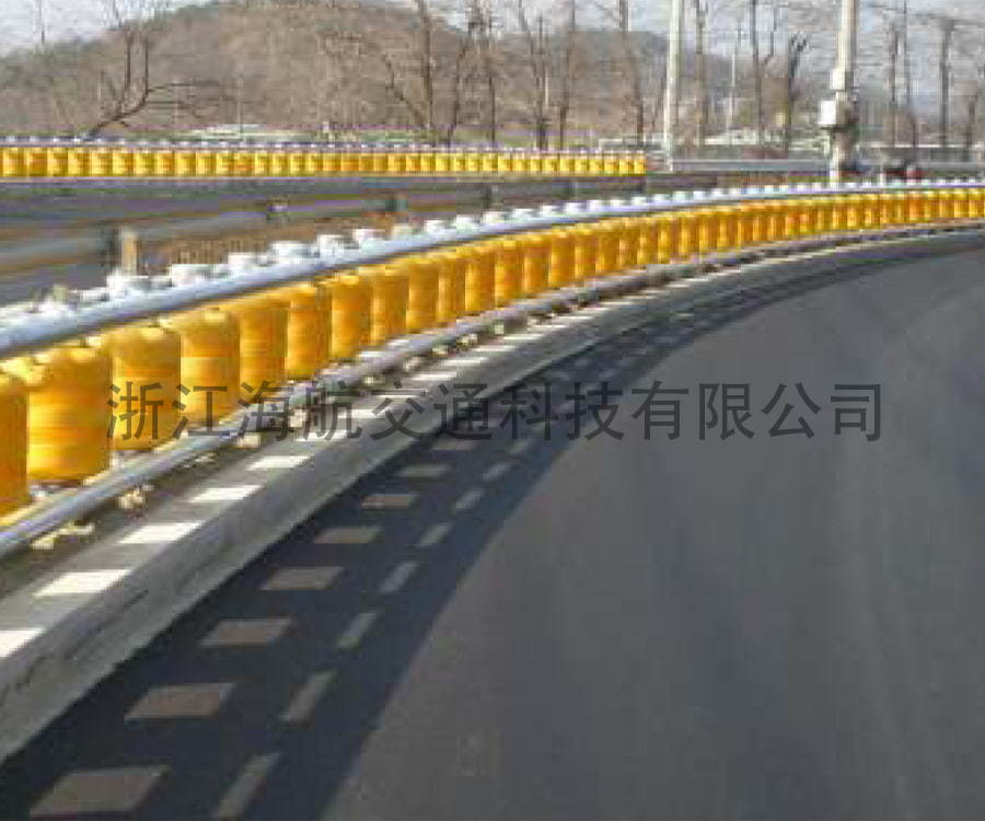 復合材料耐沖擊防撞旋轉(zhuǎn)護欄"
